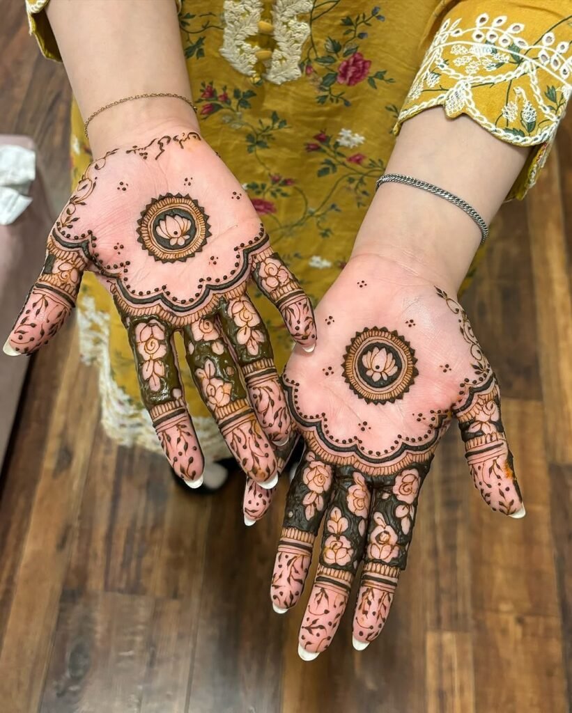 latest front hand simple mehndi design