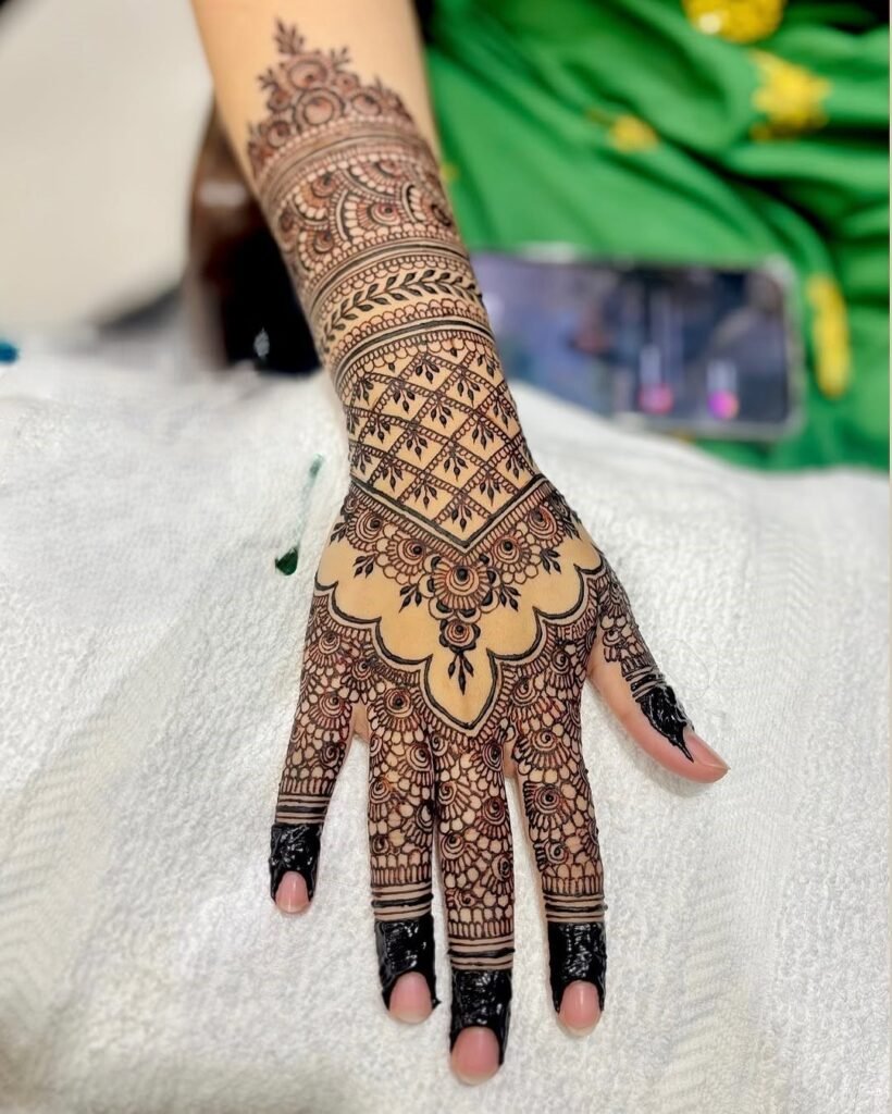 latest simple mehndi design