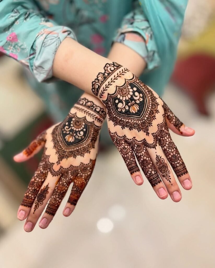 modern back hand mehndi design