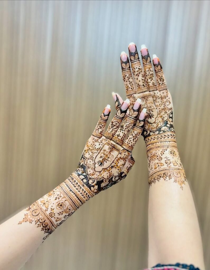modern beutiful simple mehndi design