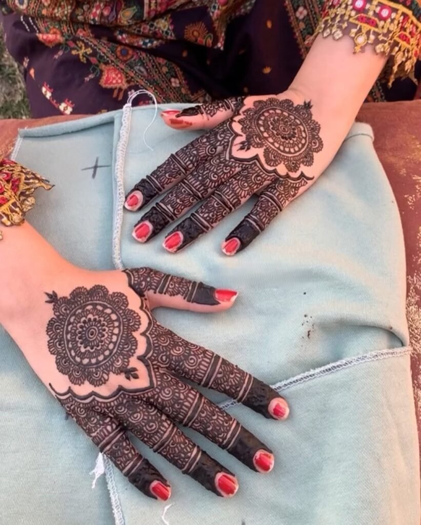 stylish easy arabic mehndi design
