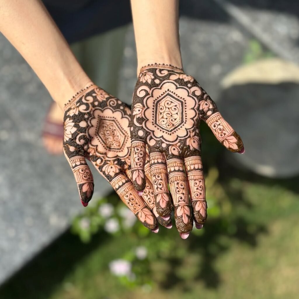 stylish henna front hand simple mehndi design