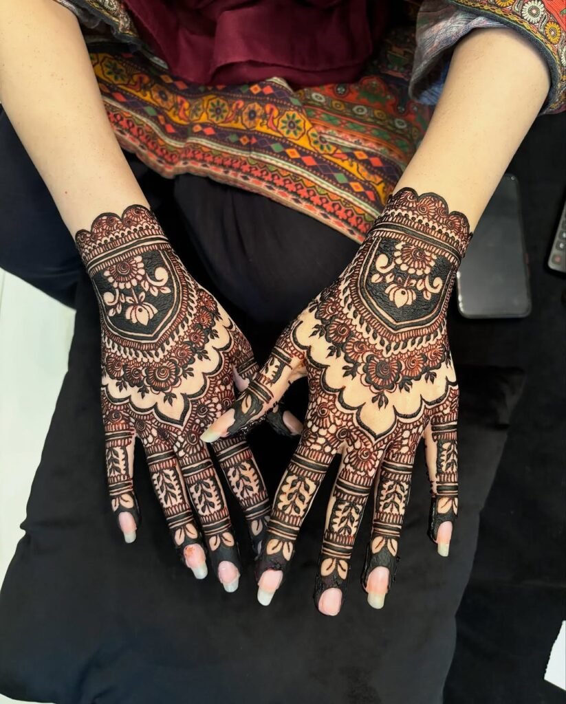 trending front hand simple mehndi design