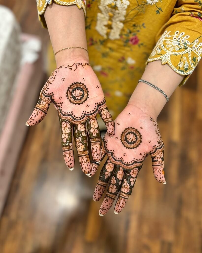 trending hand henna tattoo designs